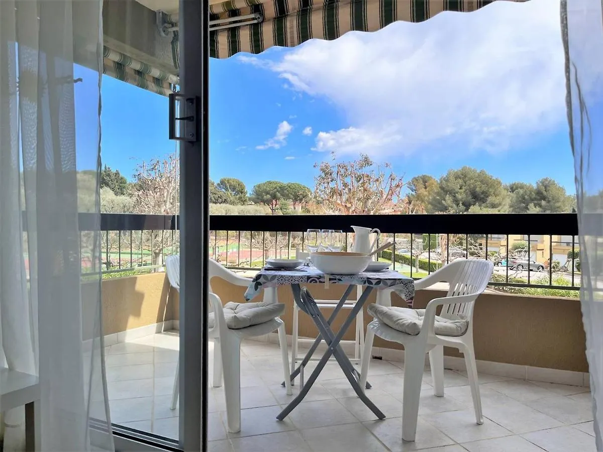 Studio A Bormes-Les-Mimosas Avec Terrasse, Piscine Et Parking A Proximite De La Plage - Fr-1-251-494 Apartment