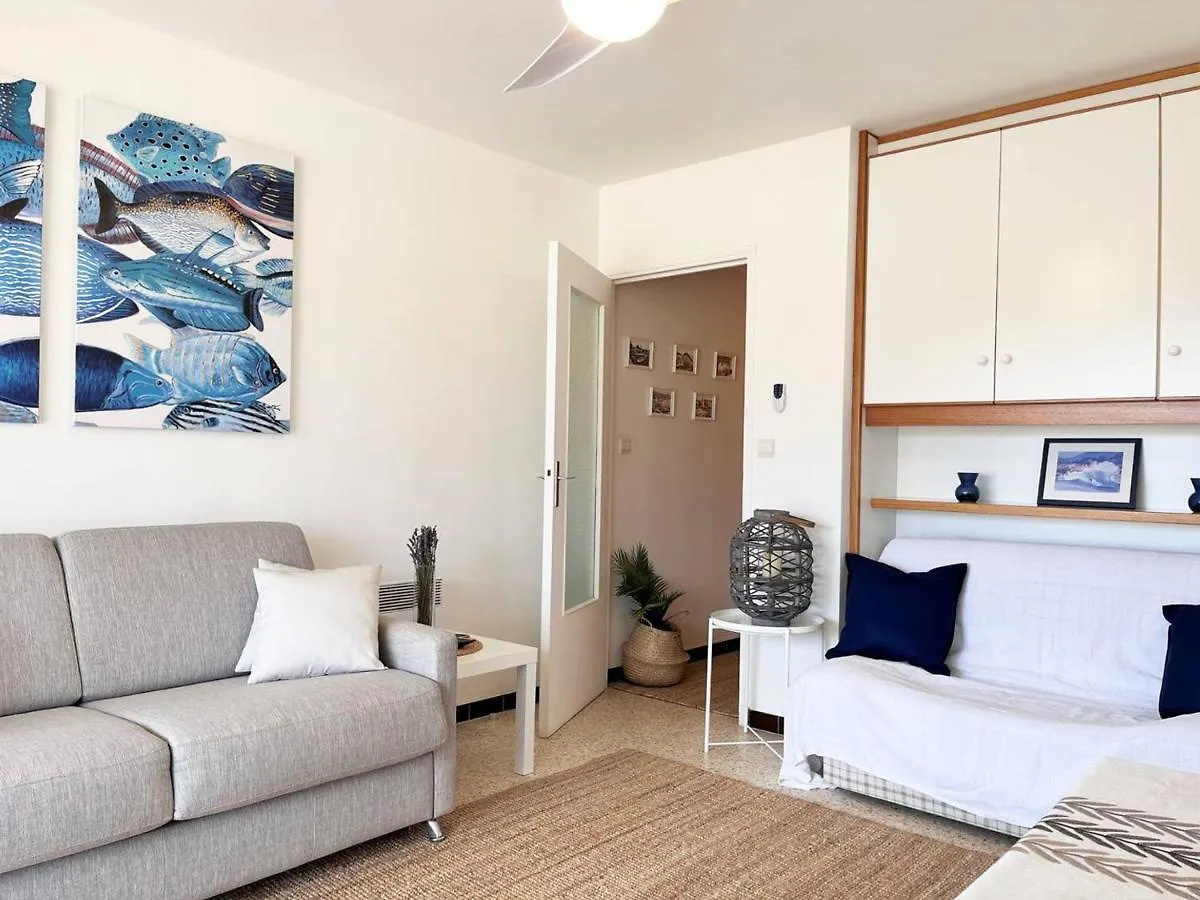 Studio A Bormes-Les-Mimosas Avec Terrasse, Piscine Et Parking A Proximite De La Plage - Fr-1-251-494