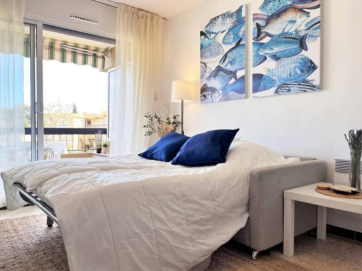 Studio A Bormes-Les-Mimosas Avec Terrasse, Piscine Et Parking A Proximite De La Plage - Fr-1-251-494