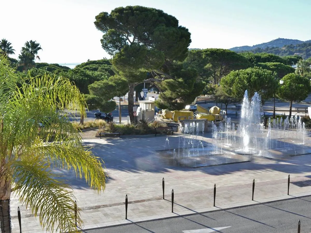 Apartment Studio A Bormes-Les-Mimosas Avec Terrasse, Piscine Et Parking A Proximite De La Plage - Fr-1-251-494